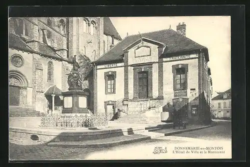 AK Donnemaire-en-Montois, L`Hôtel de Ville et le Monument