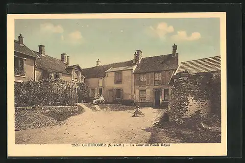 AK Courtomer, La Cour du Palais Royal