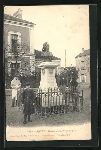 AK Mitry, Satue de la République