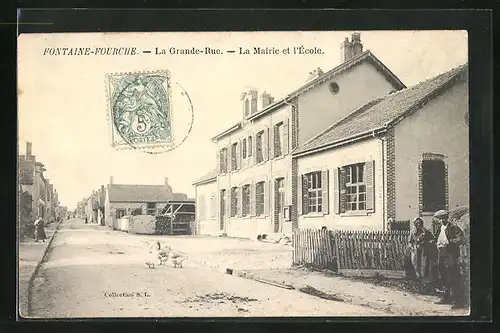 AK Fontaine-Fourche, La Grande-Rue, La Mairie et l`École
