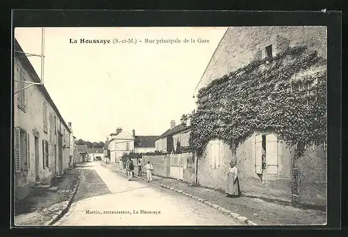 AK La Houssaye, Rue principale de la Gare