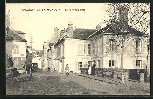 AK Donnemarie-en-Montois, La Grande Rue