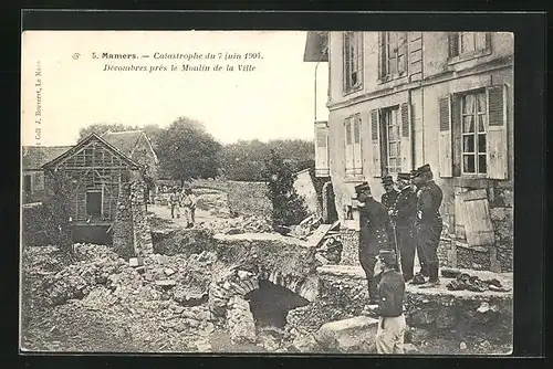 AK Mamers, Catastrope du 7 juin 1904 - Décombres près le Moulin de la Ville, Hochwasser