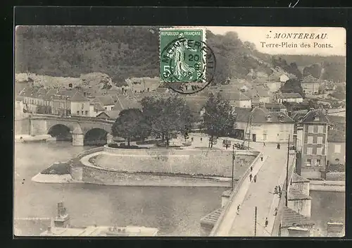 AK Montereau, Terre-Plein des Ponts