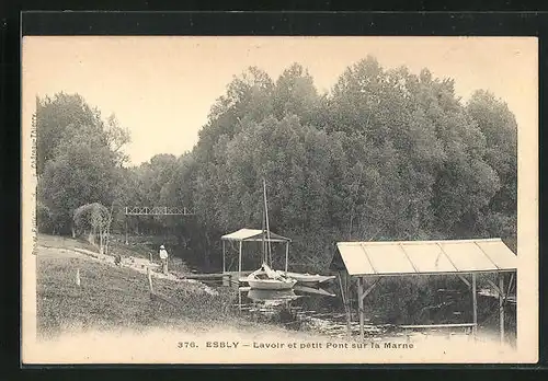 AK Esbly, Lavoir et petit Pont sur la Marne