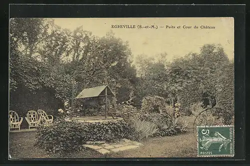 AK Égreville, Puits et Cour du Chateau