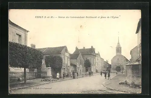 AK Esbly, Statue du Commandant Berthauld et Place de l`Église