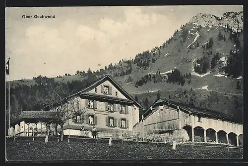 AK Gersau, Ober-Gschwend, Almhof mit Familie und Scheune