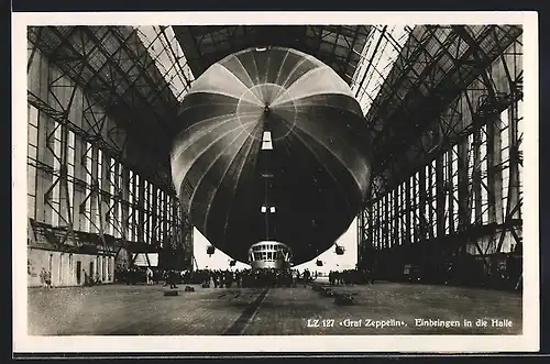 AK Zeppelin LZ 127 Graf Zeppelin wird in die Halle eingebracht