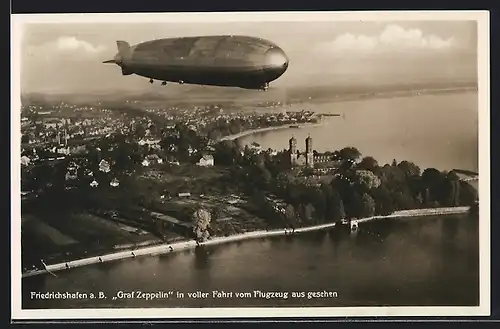 AK Friedrichshafen, Zeppelin Graf Zeppelin in voller Fahrt über dem Bodensee