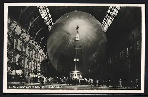 AK LZ 127 Graf Zeppelin beim Einbringen in die Halle