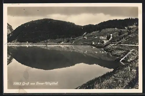 AK Inner-Wägithal, Ortsansicht mit Kirche und See
