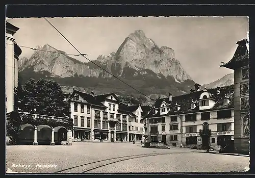 AK Schwyz, Hauptplatz mit Geschäft F. Dettling und Gipfelblick