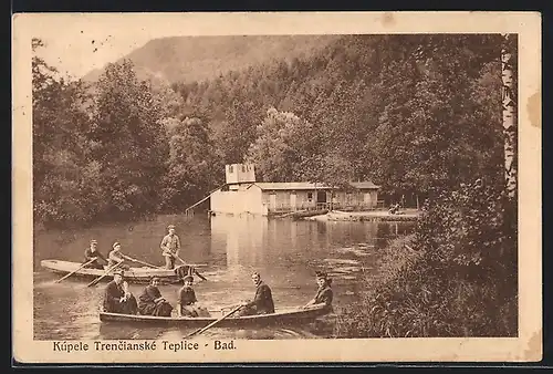 AK Bad Trencianské-Teplice, Uferpartie mit Booten