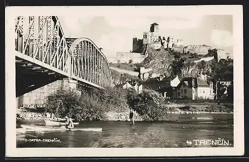 AK Trencin, Ortspartie mit Brücke und Burg