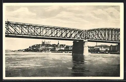 AK Bratislava, Most dunajsky, Donaubrücke mit Blick zum Ort