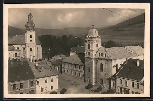 AK Roznava, Ortspartie mit Kirchen aus der Vogelschau