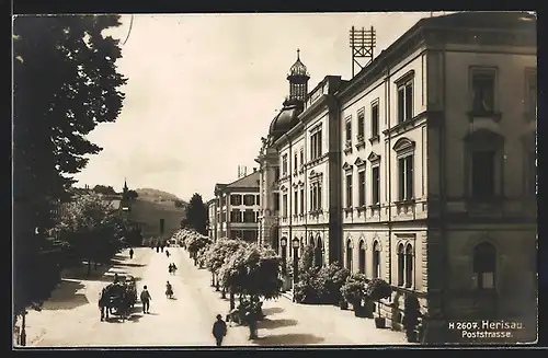 AK Herisau, Poststrasse mit Passanten