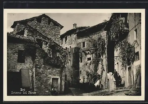 AK Bré, Interno del Paese