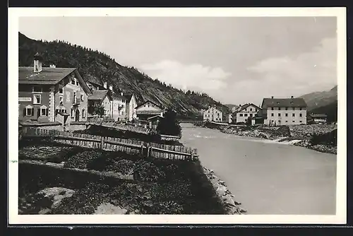 AK Ponte am Albulapass, Flusspartie mit Gasthaus zur Krone und Haus Steinbock