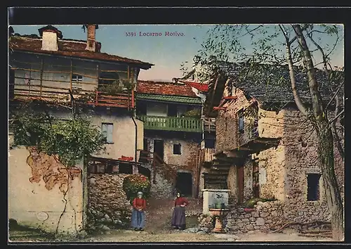 AK Locarno, Ortspartie, Frauen stehen vor ihren Häusern