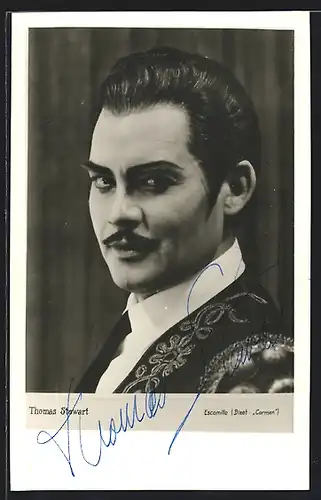 AK Opernsänger Thomas Stewart als Escamillo in Carmen, mit original Autograph