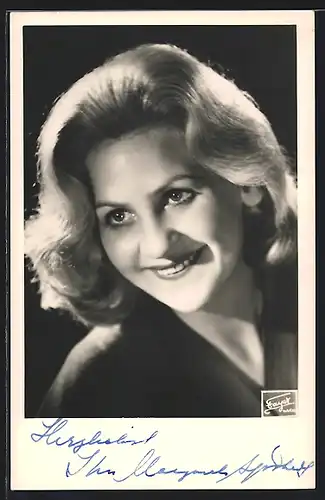 AK Opernsängerin Margarete Sjöstedt am Lächeln, mit original Autograph
