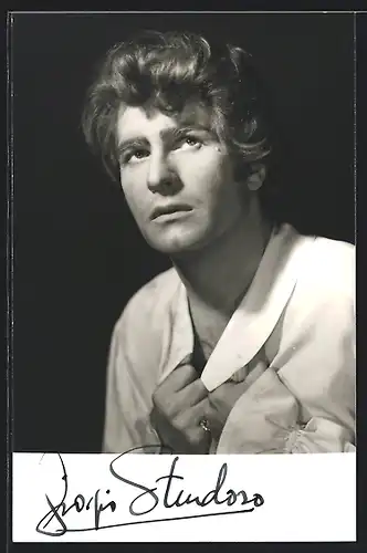 AK Opernsänger Giorgio Steudoro im weissen Hemd, mit original Autograph