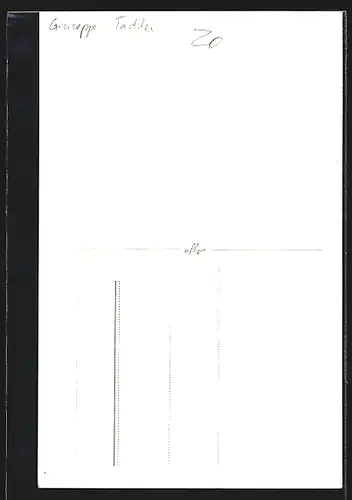 AK Opernsänger Giuseppe Taddei schaut nach unten, mit original Autograph