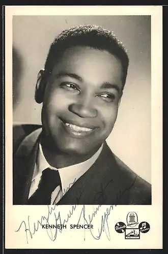 AK Opernsänger Kenneth Spence lachend, mit original Autograph