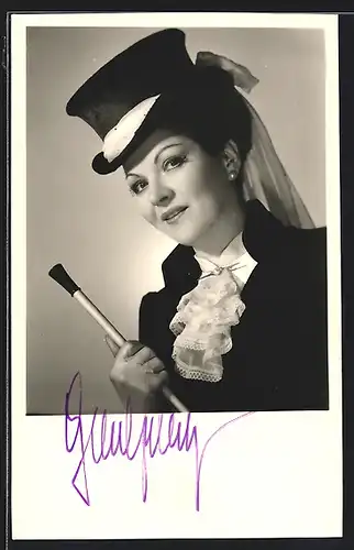 AK Opernsängerin Gerda Schreyer mit Zylinder, mit original Autograph