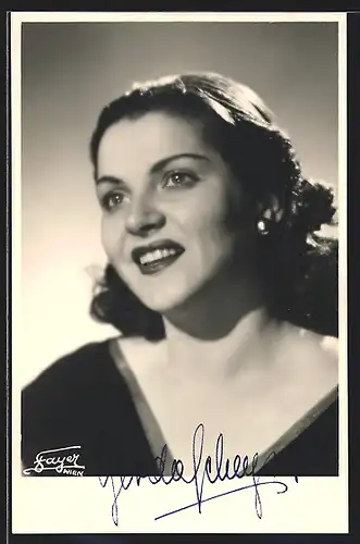 AK Opernsängerin Gerda Schreyer am Lächeln, mit original Autograph