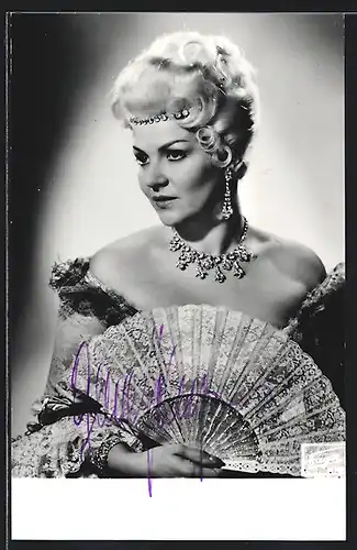 AK Opernsängerin Gerda Schreyer mit Fächer, mit original Autograph