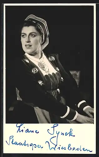 AK Opernsängerin Liane Synek in Der fliegende Holländer, mit original Autograph
