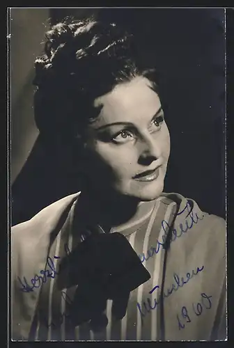 AK Opernsängerin Gerda Sommerschuh mit schwarzer Schleife, mit original Autograph