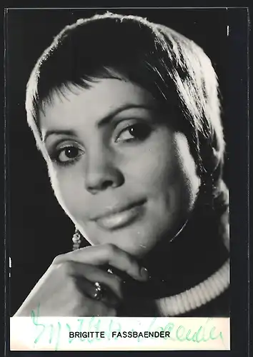 AK Opernsängerin Brigitte Fassbaender am Lächeln, mit original Autograph