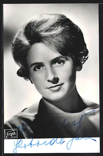 AK Opernsängerin Gertrude Jahn am Lächeln, mit original Autograph