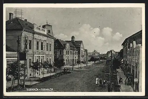 AK Tornalja, Strassenpartie mit Geschäften