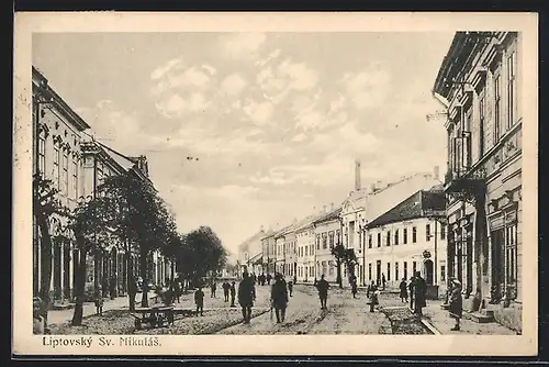 AK Liptovsky Sv. Mikulas, Ortspartie mit Passanten