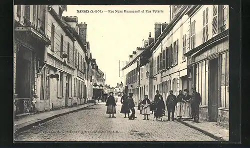 AK Nangis, Rue Noas Daumesnil et Rue Poterie