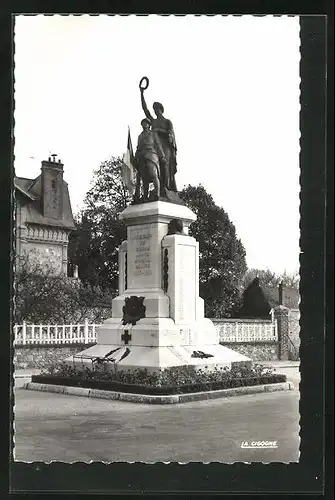 AK Gisors, le monument aux Morts, Sculptur M. Chauvel