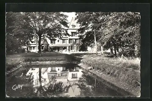 AK Menilles, les Tourelles, Vue intérieure