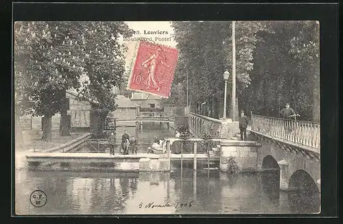 AK Louviers, Boulevard Postel, Flusspartie mit Brücken