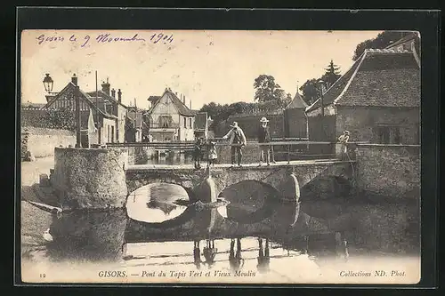 AK Gisors, Pont du Tapis Vert et Vieux Moulin, Familie am Fluss