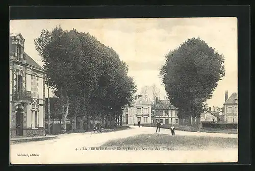 AK La Ferrière-sur-Risle, Avenue des Tilleuls