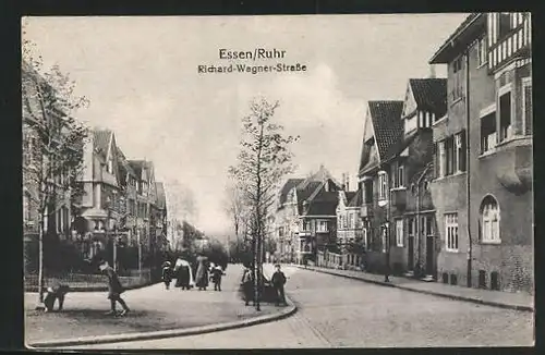 Mini-AK Essen / Ruhr, Richard-Wagner-Strasse mit Passanten