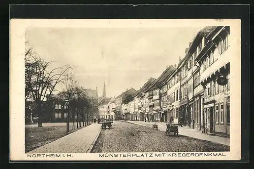 AK Northeim i. H., Münsterplatz mit Kriegerdenkmal