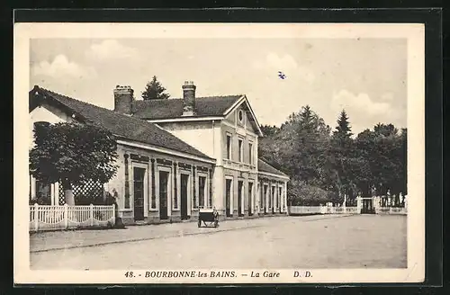 AK Bourbonne-les-Bains, la Gare, Bahnhofsgebäude