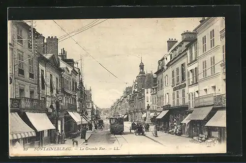 AK Fontainebleau, La Grande Rue, Strassenbahn und Geschäfte