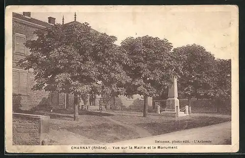 AK Charnay, Vue sur la Mairie et le Monument